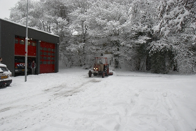 2010/324/GB 20101217 015 Kazerneren ivm sneeuwval.jpg